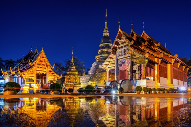wat-phra-singh-temple-night-chiang-mai-thailand_335224-786
